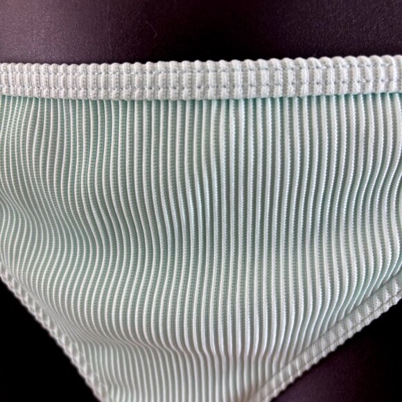 NWT ROXY Bikini bottom size M - Picture 8 of 9